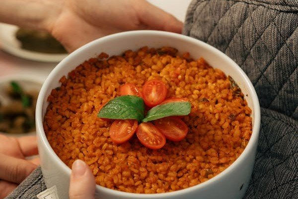 Pilaf de bulgur cu rosii