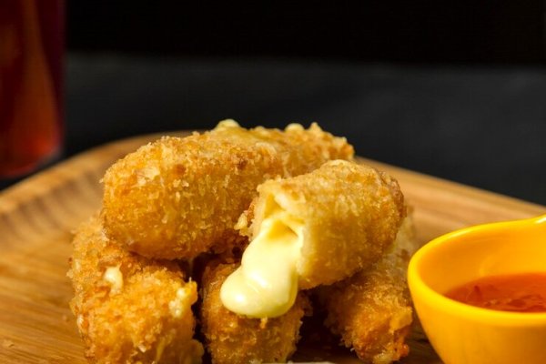 Batoane pane de mozzarella - crocante si delicioase