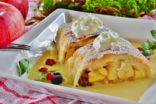 Strudel cu mere - un desert clasic, aromat si usor de pregatit