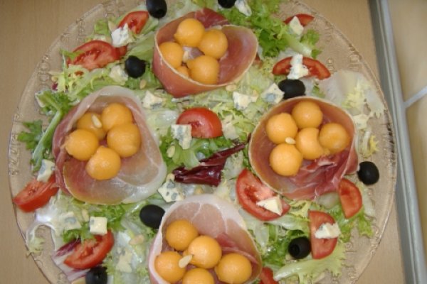 Salata cu jambon de Parma si pepene galben
