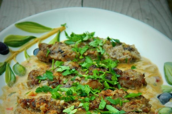 Escalop Vita cu Sos de Smantana si Ciuperci