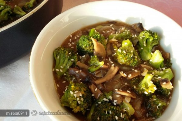 Ciuperci si broccoli in sos de soia
