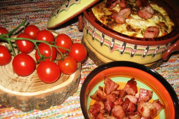 Cartofi gratinati cu piept de pui si afumatura