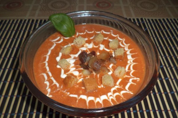 Supa crema de ardei copti cu kaizer de casa si crutoane