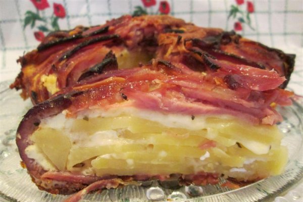 Placinta cu bacon si cartofi