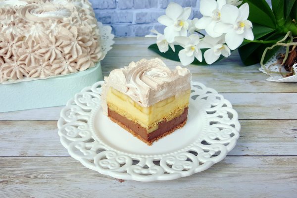 Tort cu banane si biscuiti, in doua culori