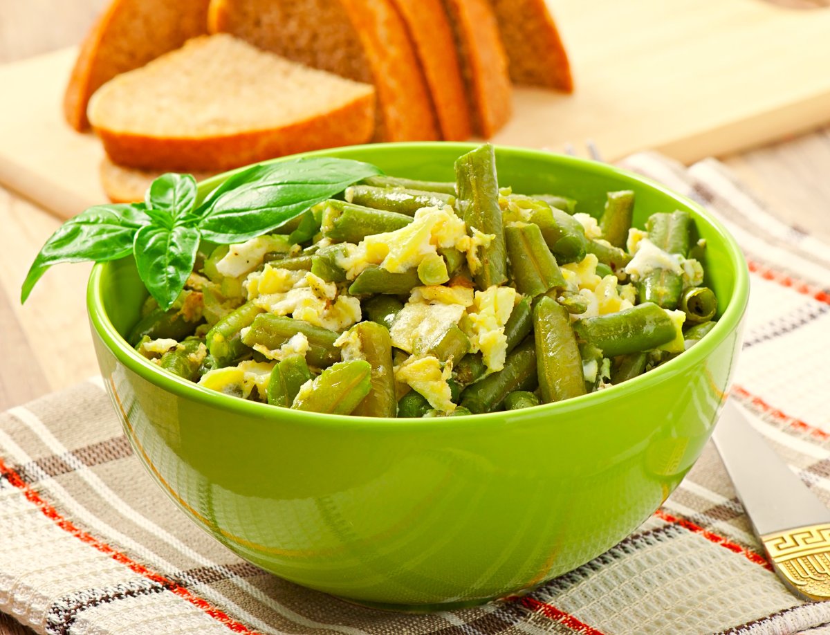 Fasole verde cu oua (la tigaie) - simplu si rapid