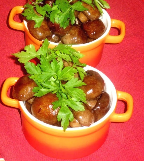 Ciuperci trase in unt