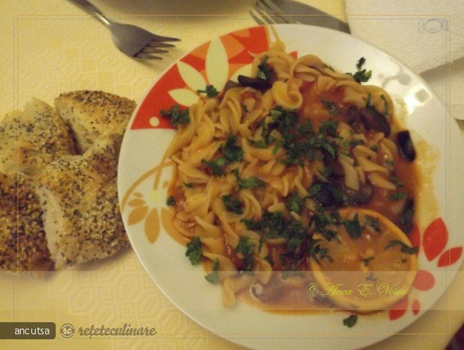 Paste fusilli cu sos si masline