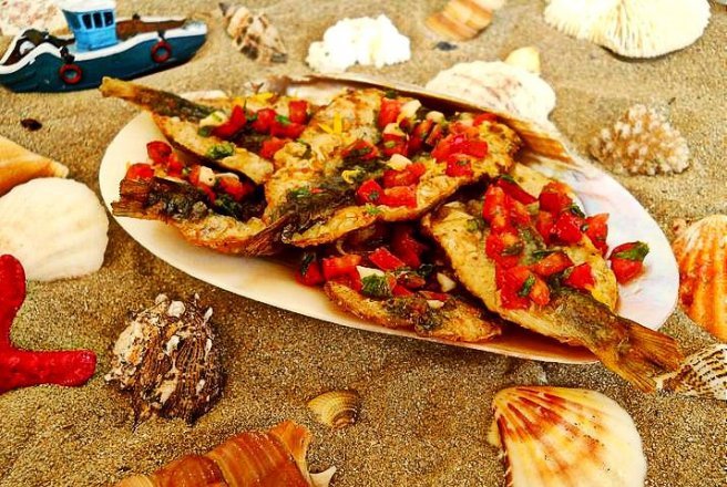 Hering prajit cu rosii si usturoi