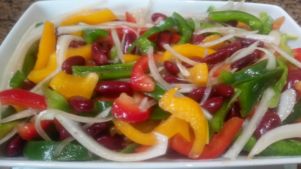 Salata de fasole rosii cu legume